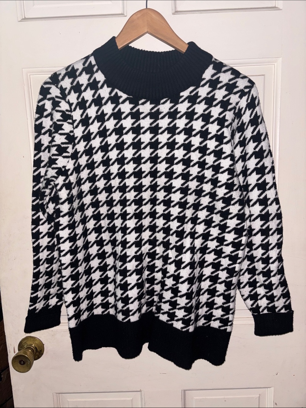 Denim&Co Black & White Houndstooth Turtleneck Sweater